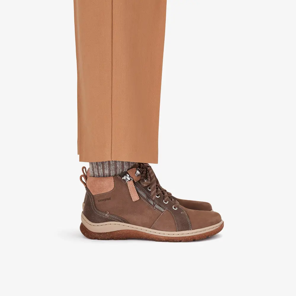 Women’s Orlene Top WP Dark Sand Nubuck Chelsea Boots online